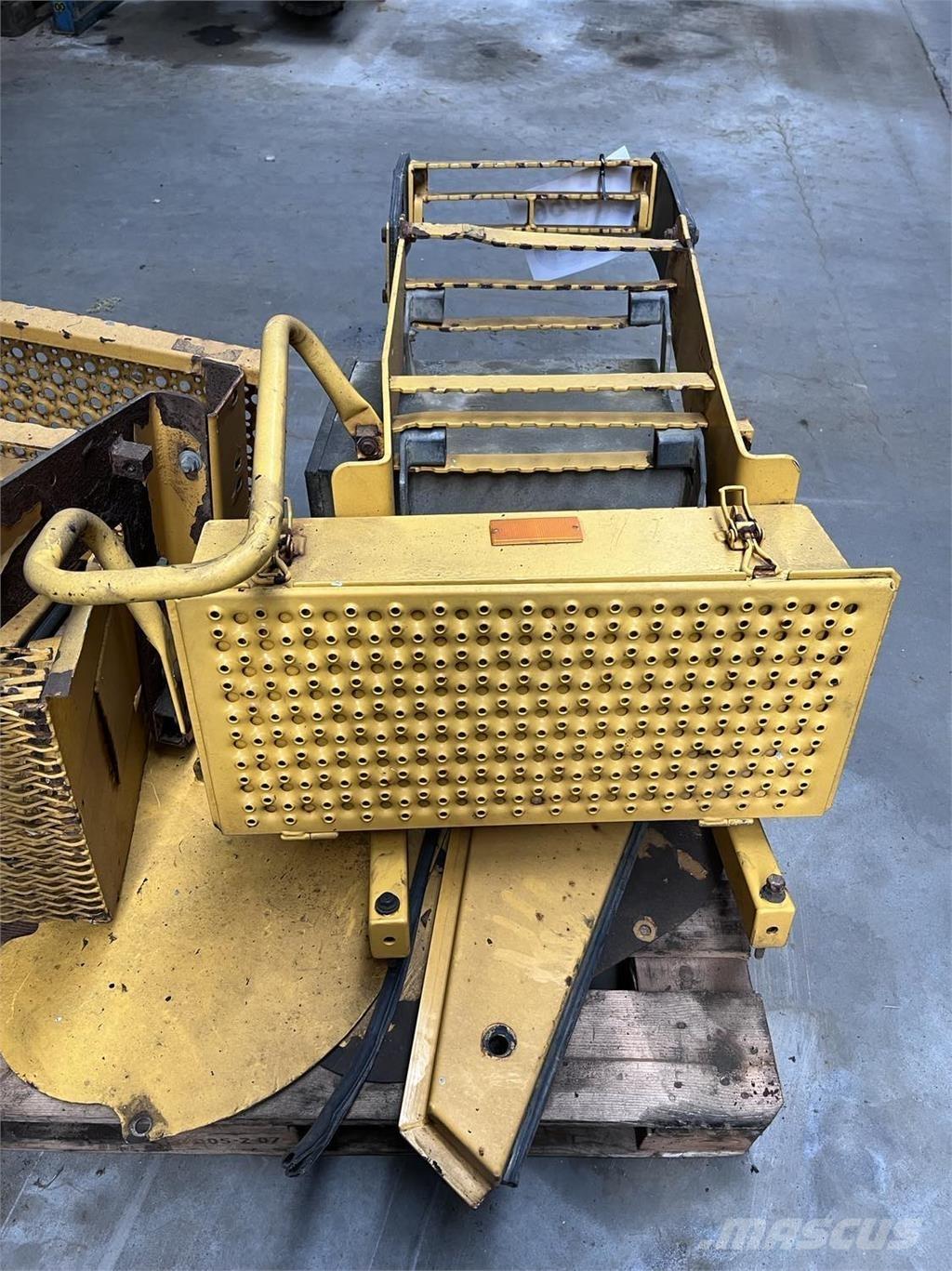  Trappe, Volvo L90E Drugi deli