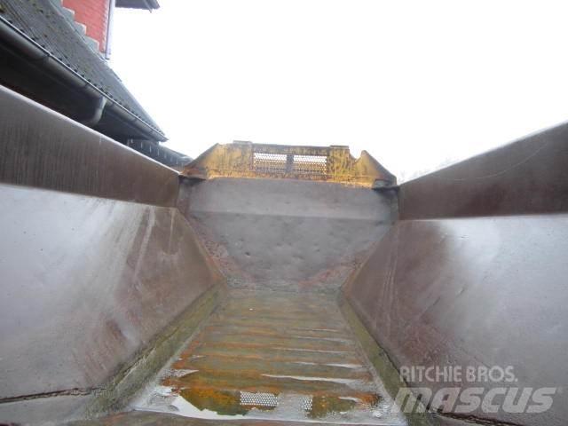 Volvo 861 dumper til ophug Ne cestni demperji