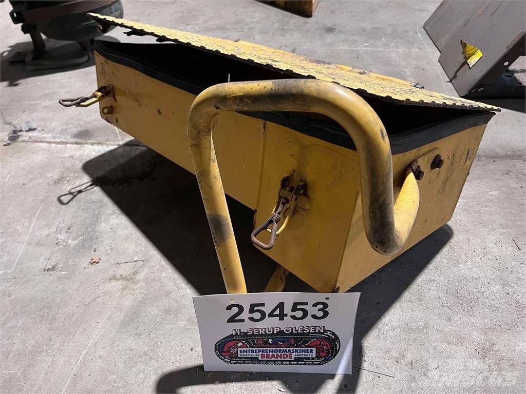 Volvo L120F værktøjskasse Drugi deli