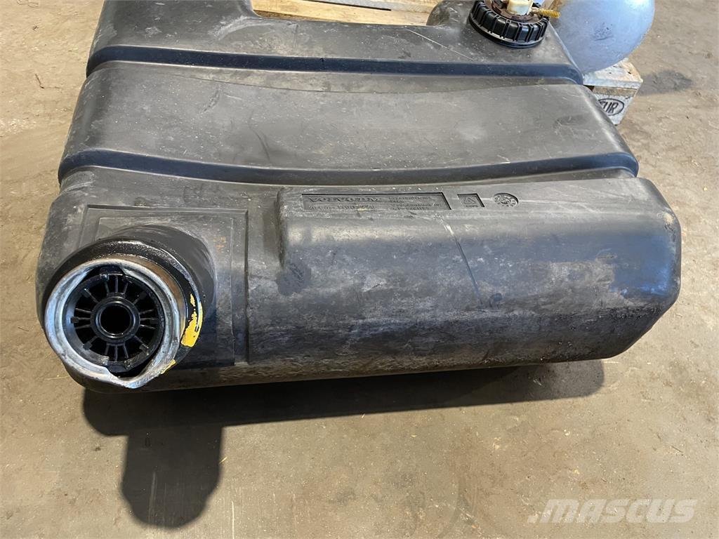 Volvo L70B dieseltank Motorji