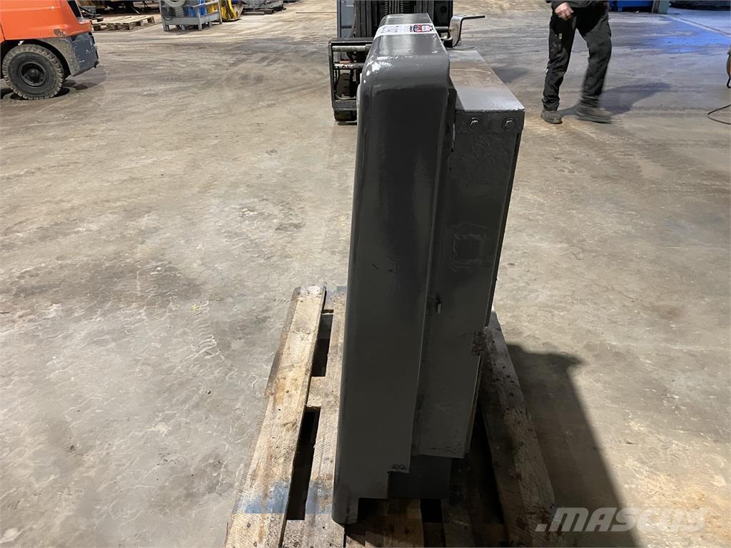 Volvo L70B kølerhjelm Drugi deli