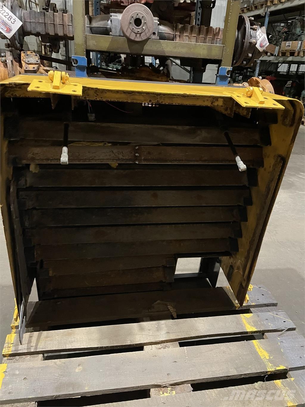 Volvo L90C kølerhjelm Drugi deli