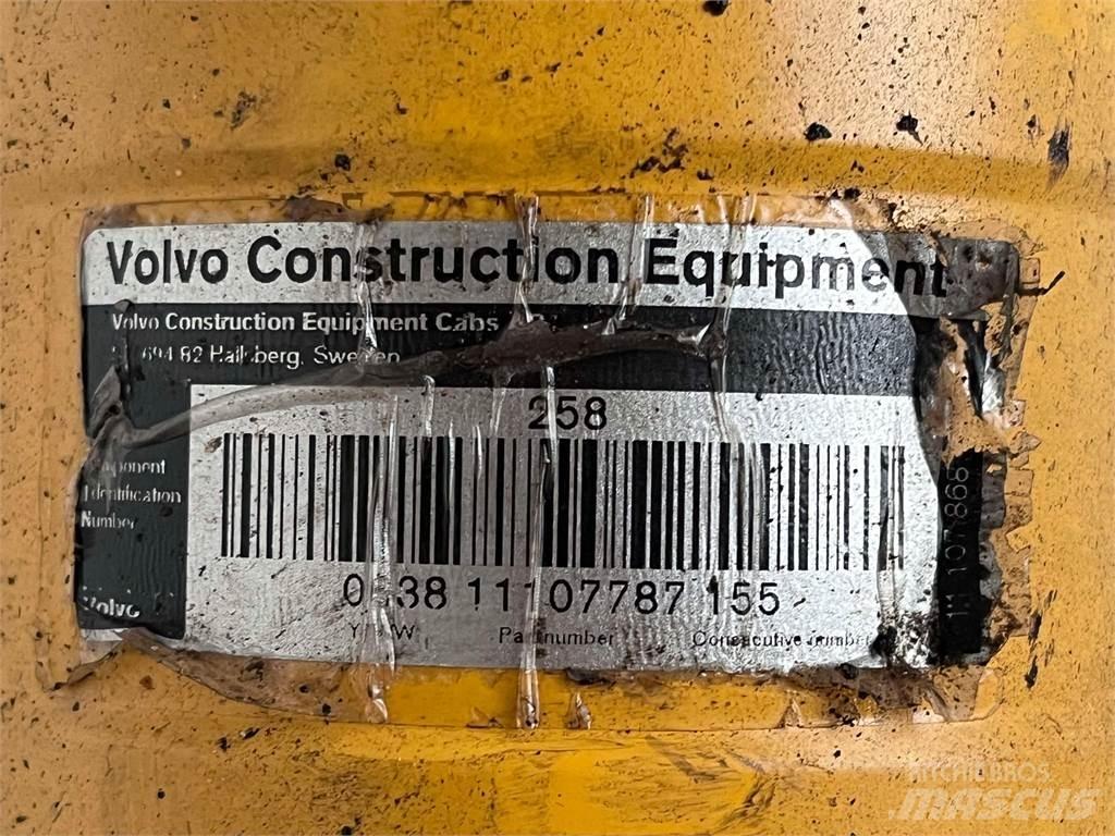 Volvo L90E styrecylinder Hidravlika
