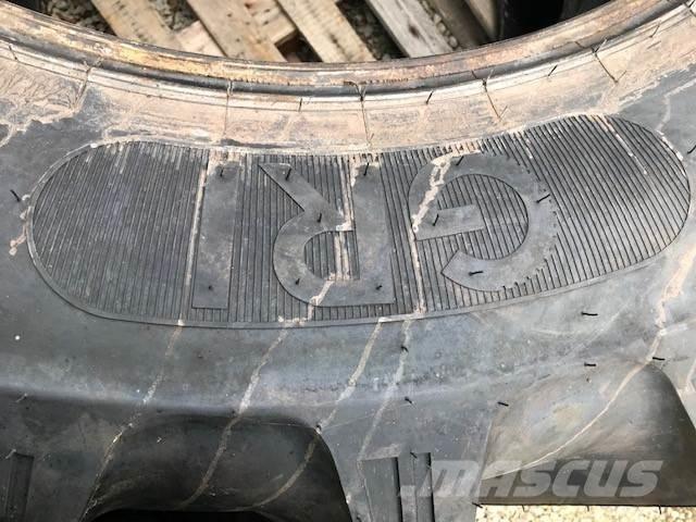  Rear Tyres Gume, kolesa in platišča