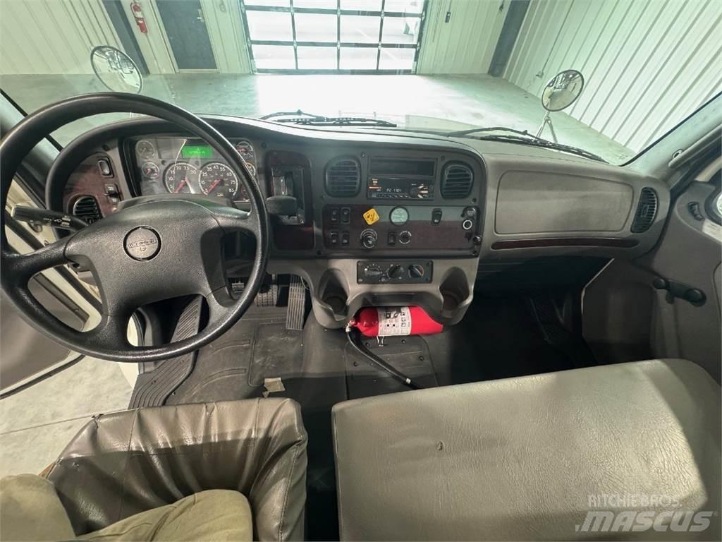Freightliner M2 Tovornjaki zabojniki