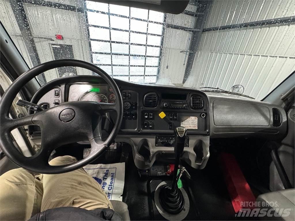 Freightliner M2 106 Kiper tovornjaki