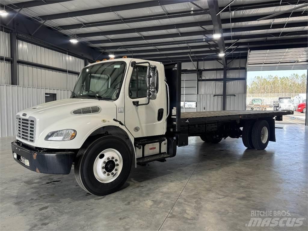 Freightliner M2 106 Tovornjaki s kesonom/platojem