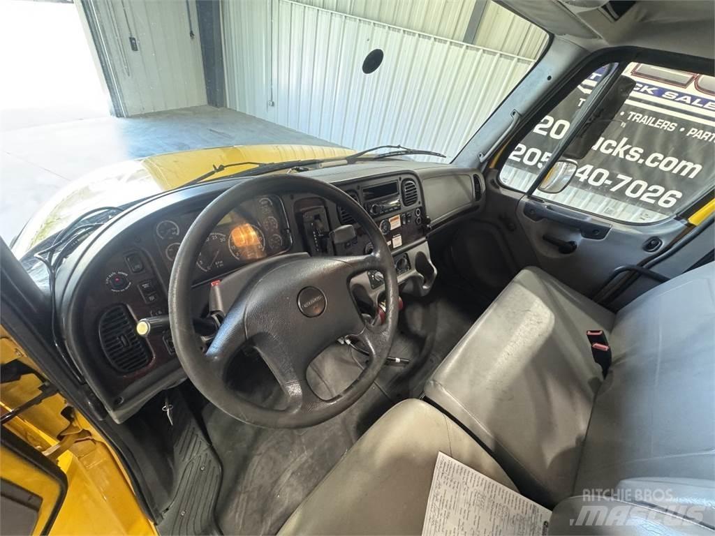 Freightliner M2 106 Tovornjaki zabojniki