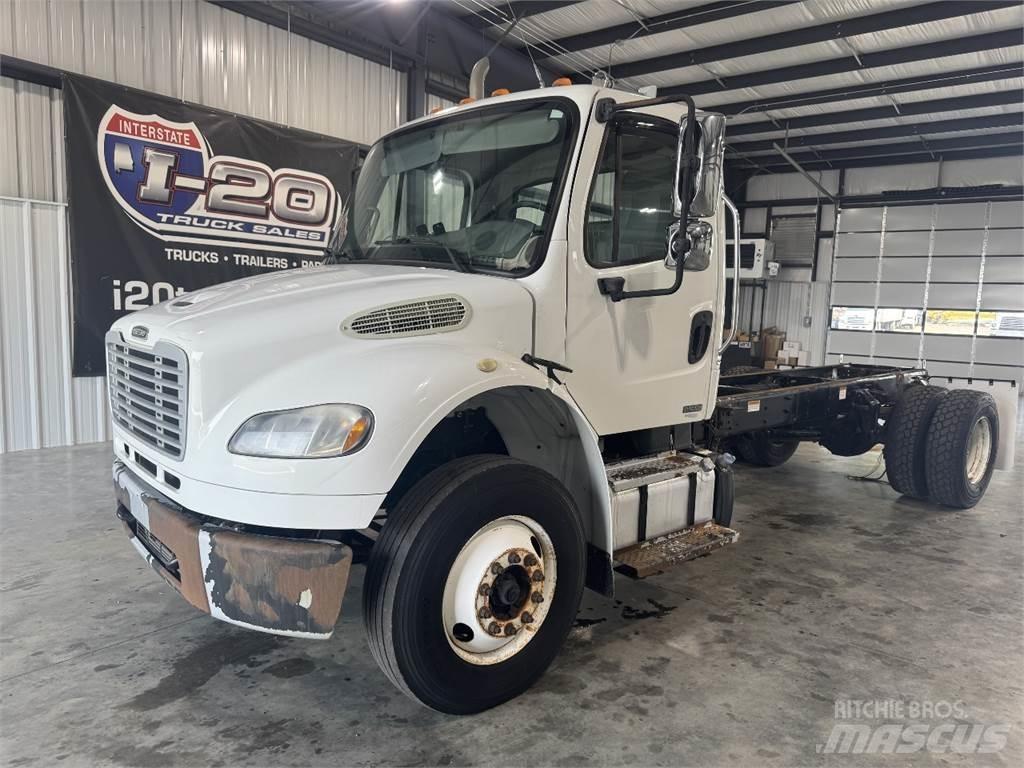 Freightliner M2 106 Tovornjaki-šasije