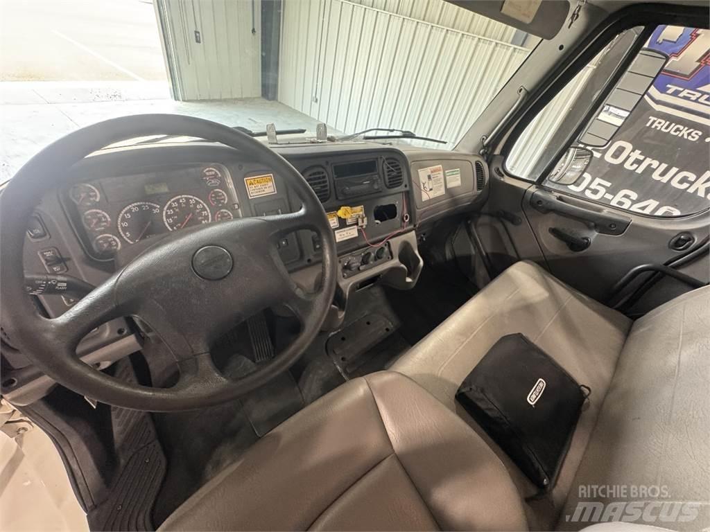Freightliner M2 106 Tovornjaki-šasije