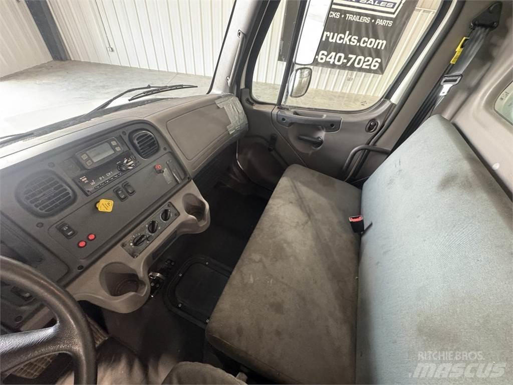 Freightliner M2106 Tovornjaki zabojniki