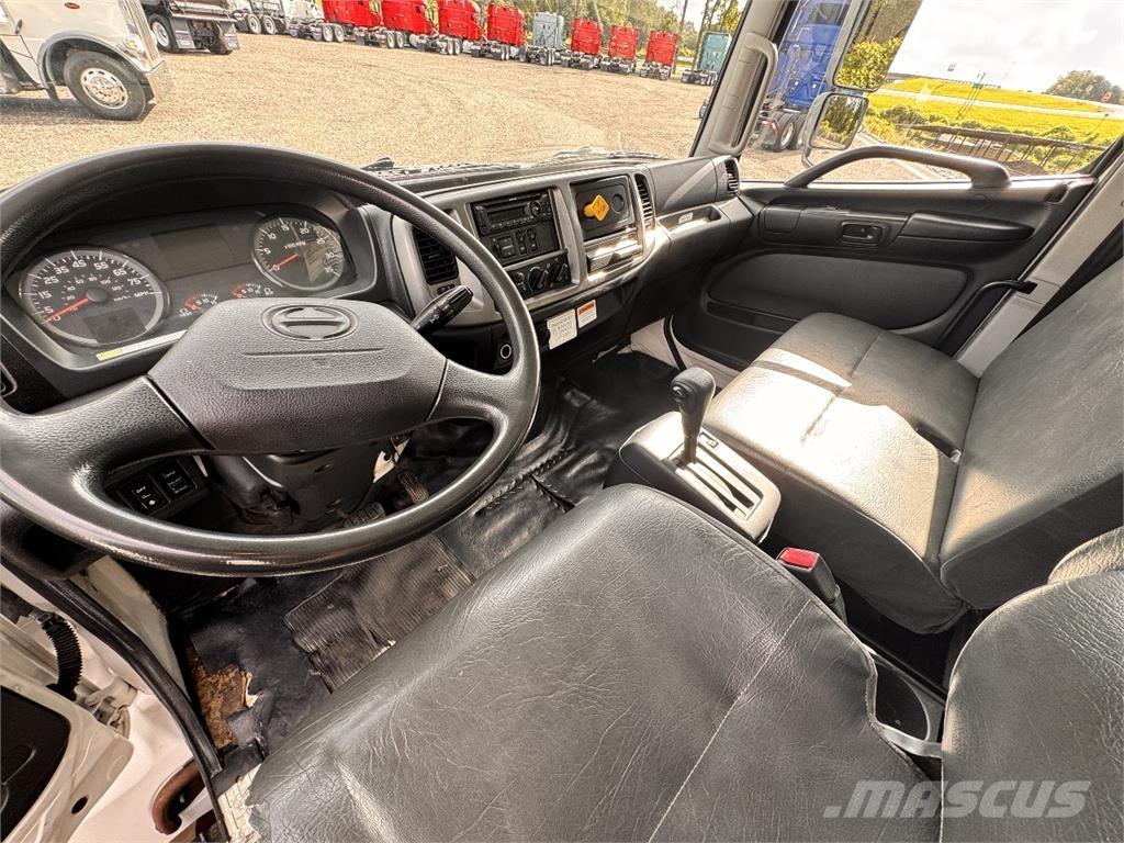 Hino 268 Tovornjaki zabojniki