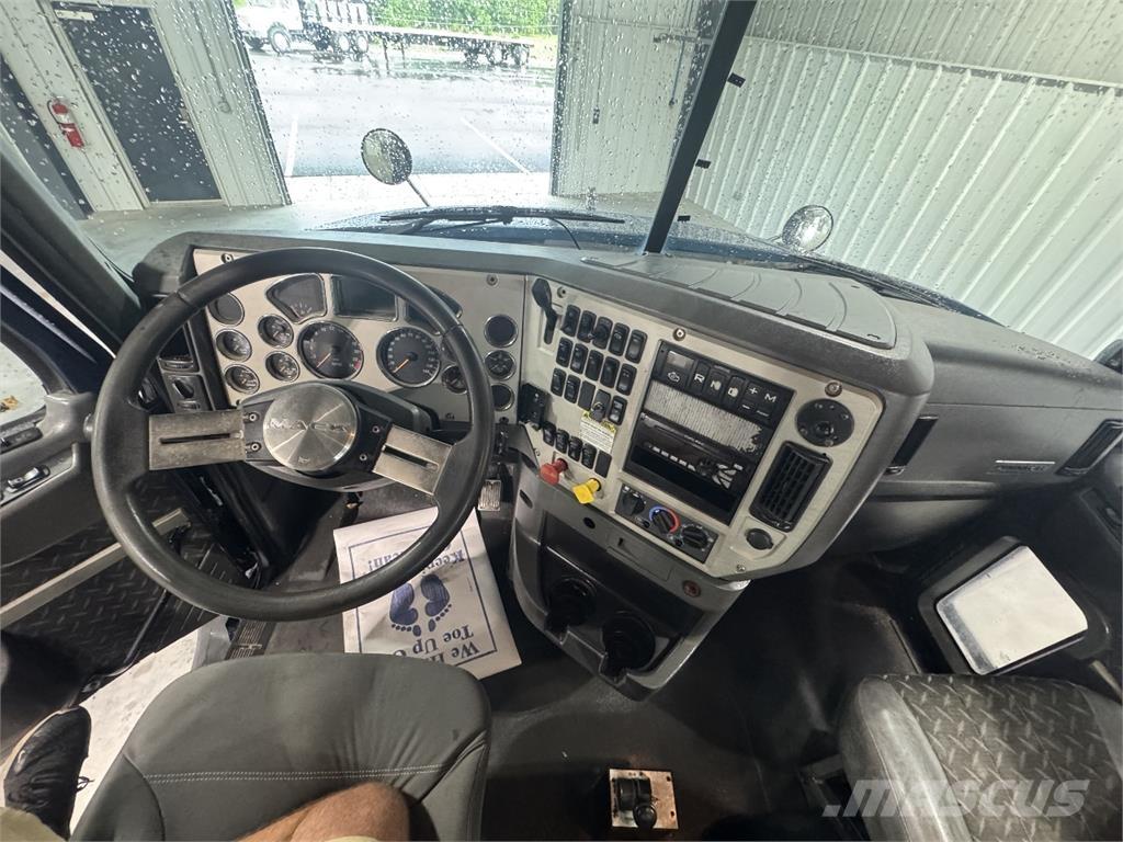 Mack CXU613 Vlačilci