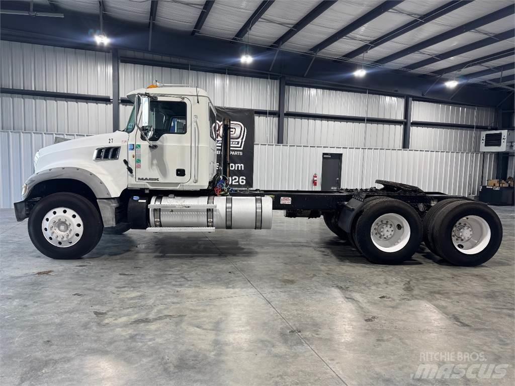Mack GU713 Vlačilci