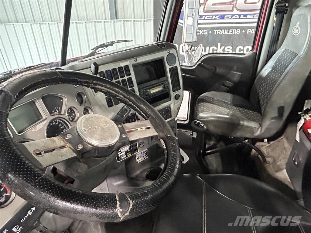 Mack GU713 Vlačilci
