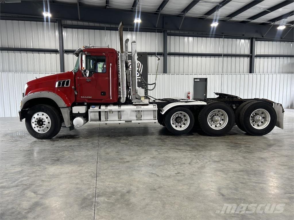 Mack GU713 Vlačilci