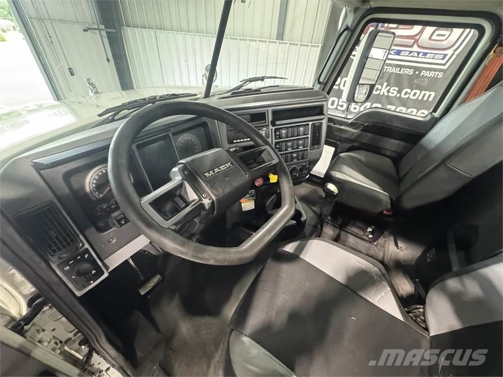 Mack Pinnacle Vlačilci
