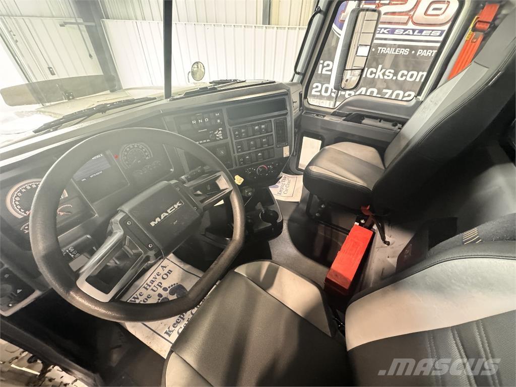 Mack Pinnacle Vlačilci