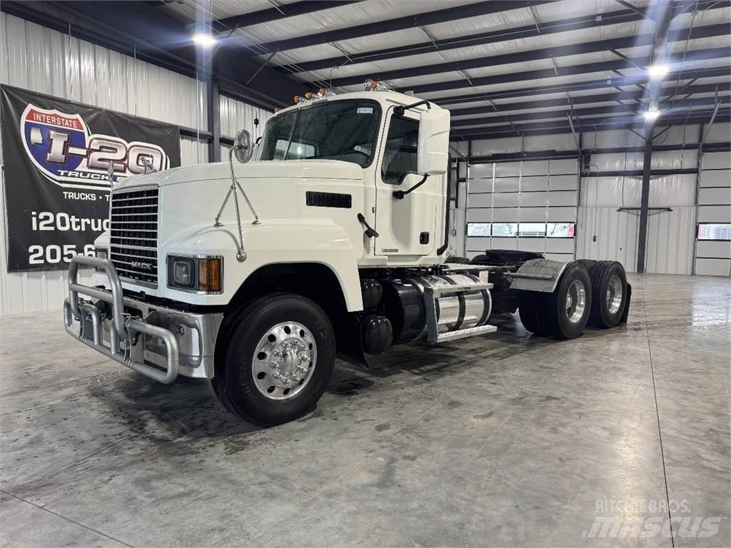 Mack Pinnacle 64T Vlačilci