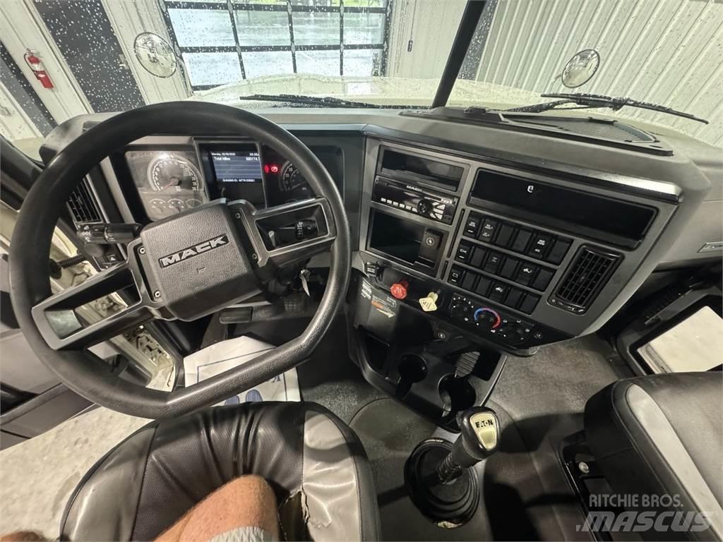 Mack Pinnacle 64T Vlačilci