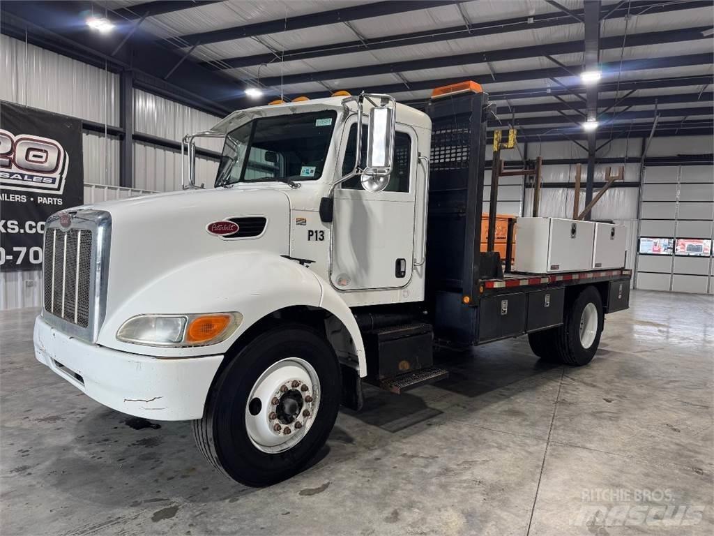 Peterbilt 330 Tovornjaki s kesonom/platojem