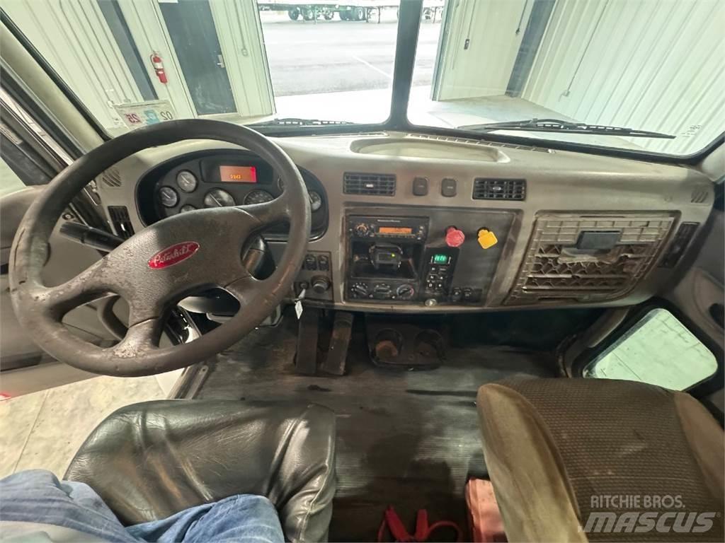 Peterbilt 330 Tovornjaki s kesonom/platojem