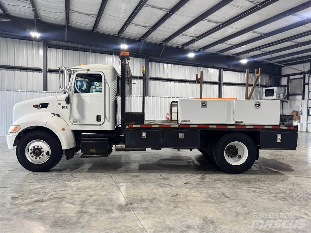 Peterbilt 330 Tovornjaki s kesonom/platojem