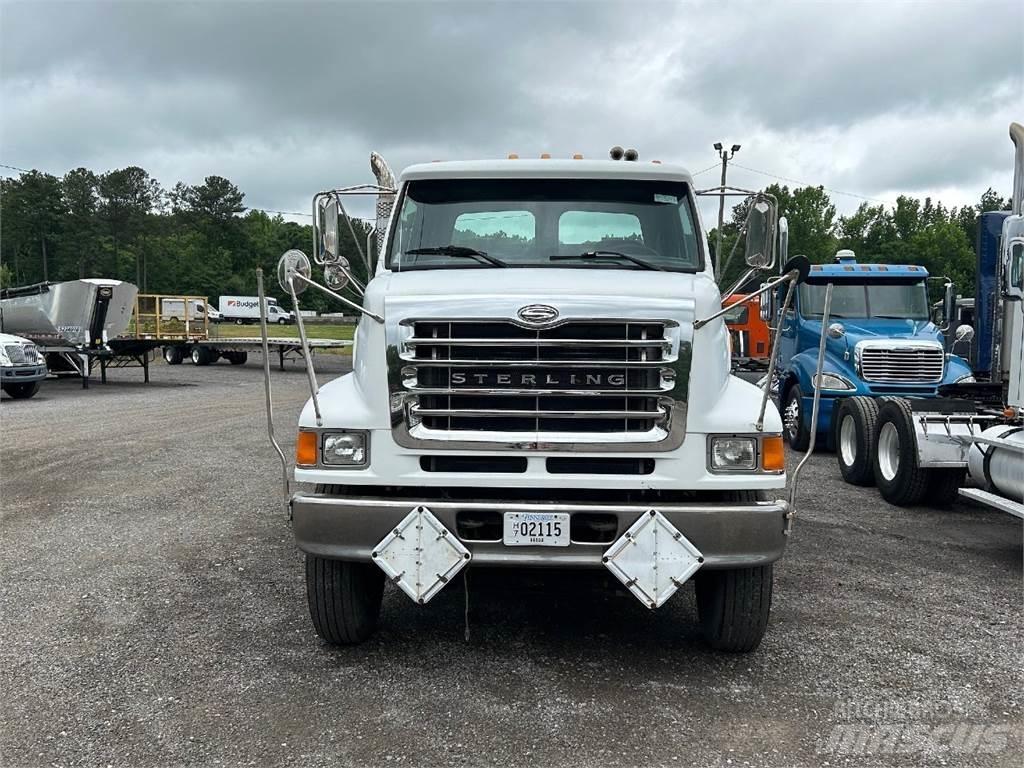 Sterling L7500 Tovornjaki s kesonom/platojem