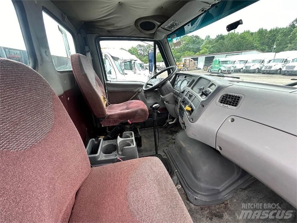 Sterling L7500 Tovornjaki s kesonom/platojem