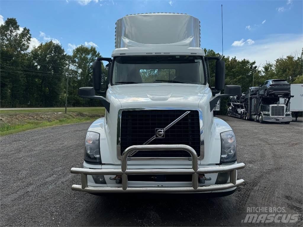 Volvo VNL42T300 Vlačilci