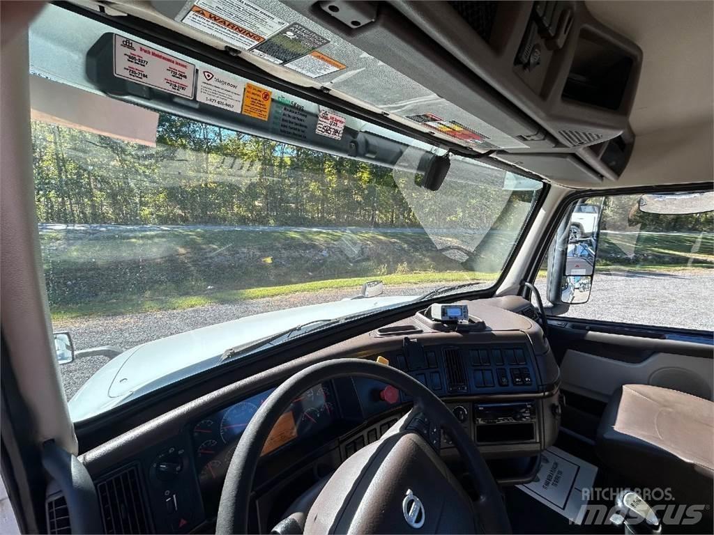 Volvo VNL42T300 Vlačilci