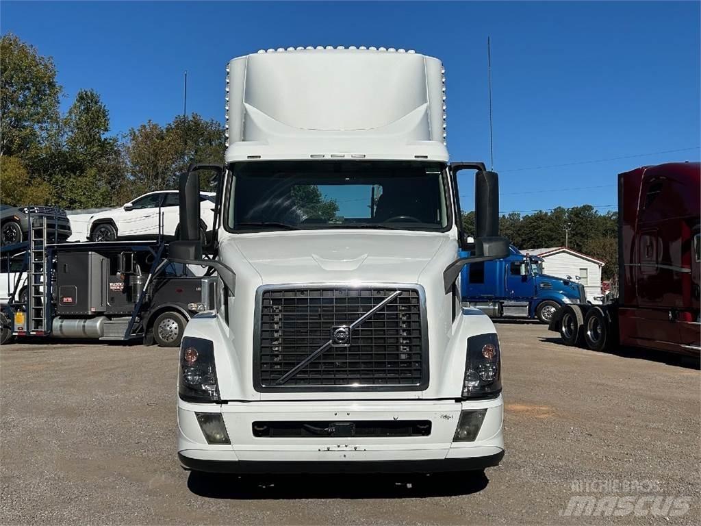 Volvo VNL42T300 Vlačilci