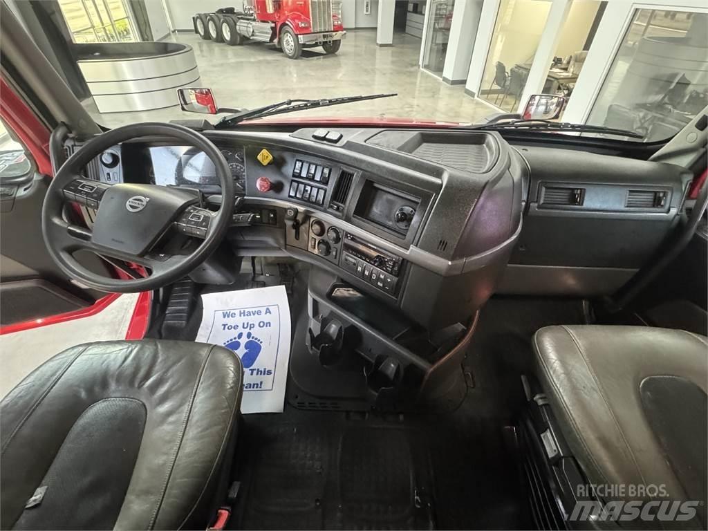 Volvo VNL64T740 Vlačilci