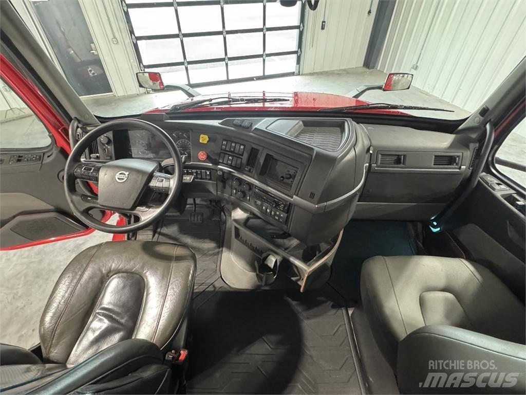 Volvo VNL64T740 Vlačilci