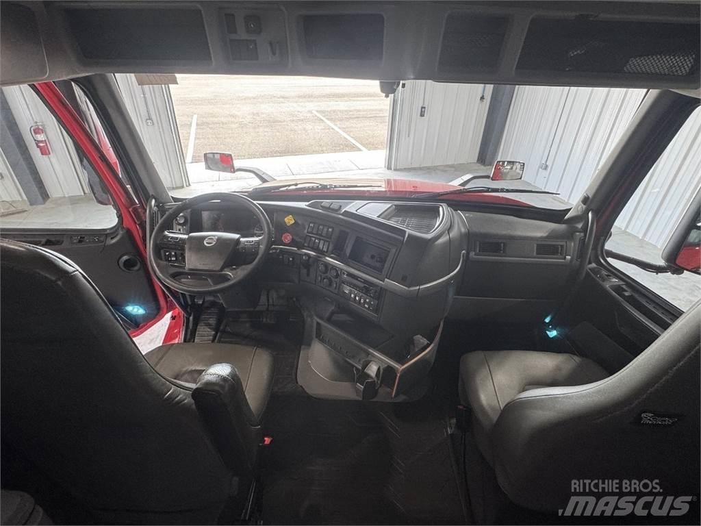 Volvo VNL64T740 Vlačilci