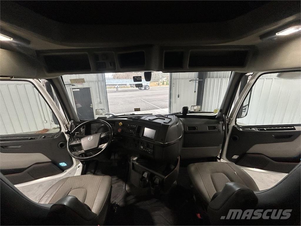 Volvo VNL64T740 Vlačilci