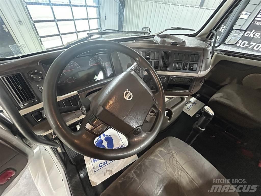 Volvo VNM64T200 Vlačilci