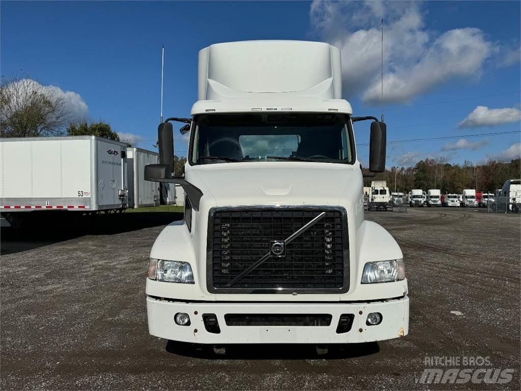 Volvo VNM64T200 Vlačilci