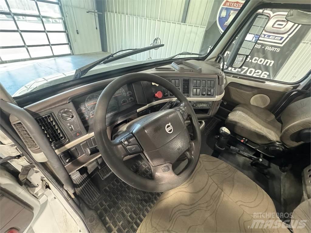 Volvo VNM64T200 Vlačilci