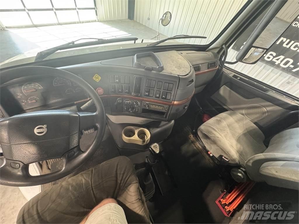 Volvo VNM64T200 Vlačilci