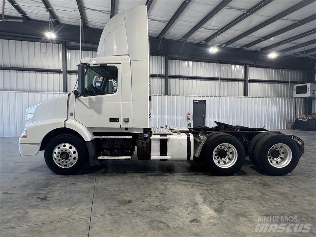 Volvo VNM64T200 Vlačilci