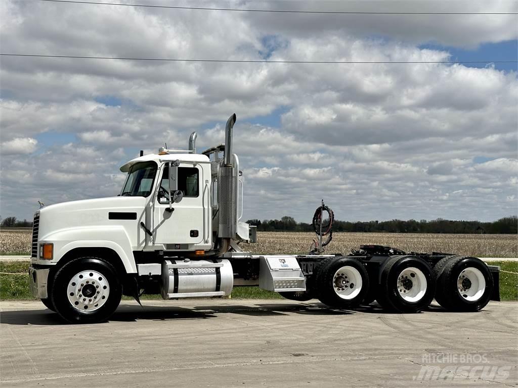 Mack CH613 Vlačilci