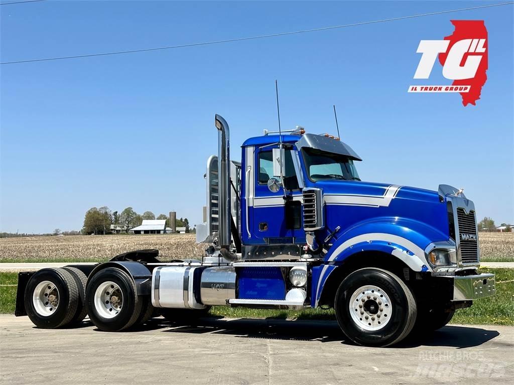 Mack Titan TD713 Vlačilci