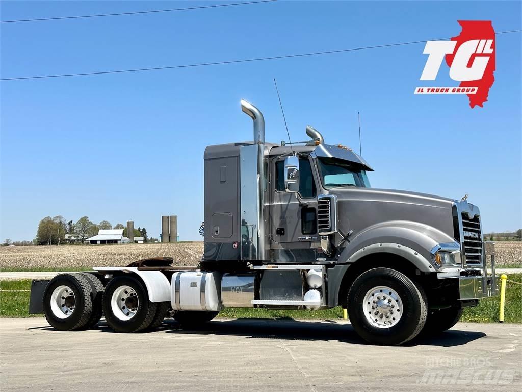 Mack Titan TD713 Vlačilci