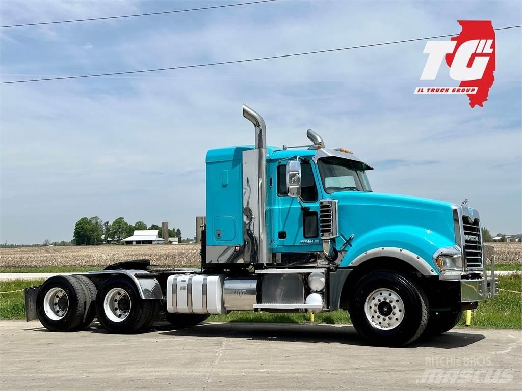 Mack Titan TD713 Vlačilci