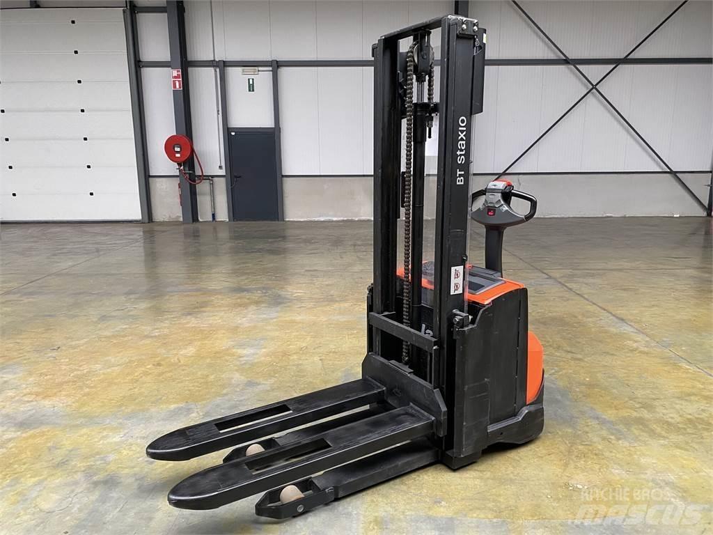 Toyota BT SWE100 Samopogonski ročni viličarji