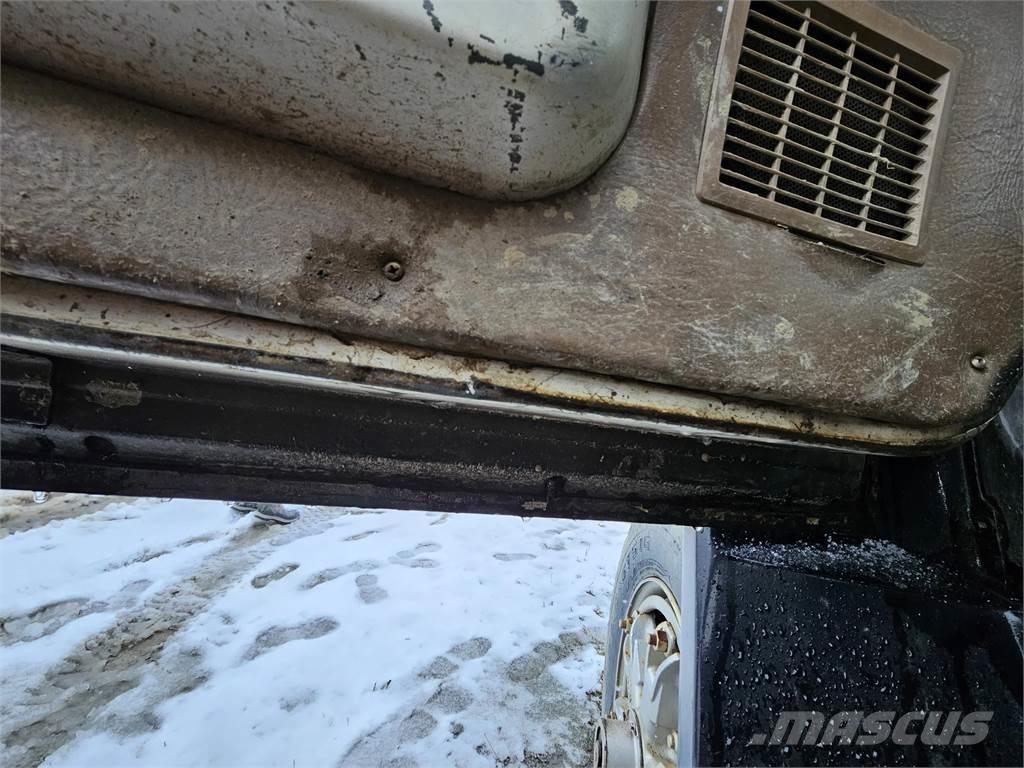 Ford L9000 Drugi deli