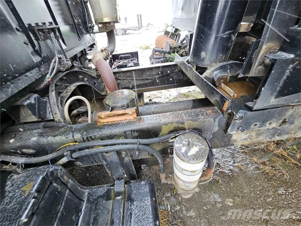 Ford L9000 Drugi deli