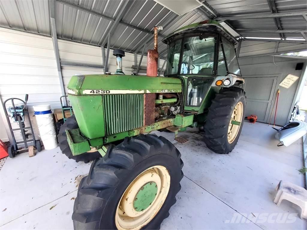John Deere 4230 Traktorji