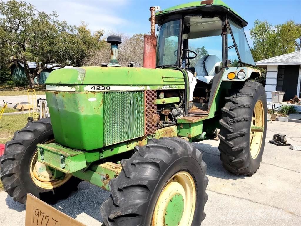 John Deere 4230 Traktorji